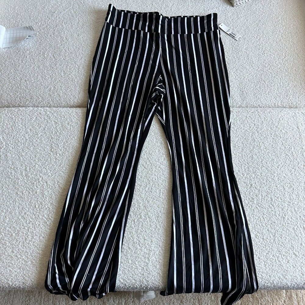 NoBo Women’s Black and White Striped Pants Size XXXL – Trendy & Comfortable